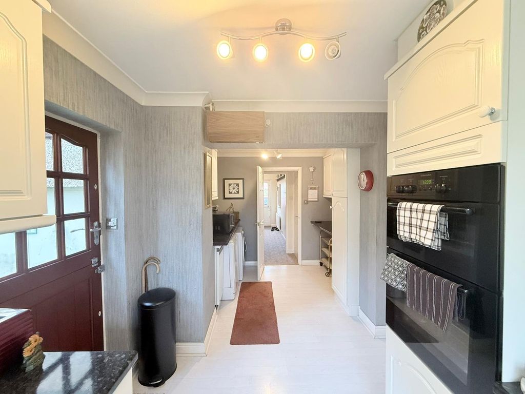 Property photo 2 of 32 Picture No. 33