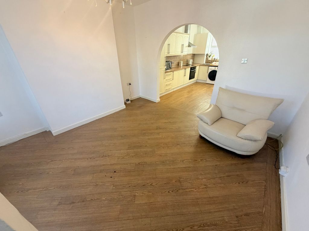 Property photo 2 of 15 Img_2423