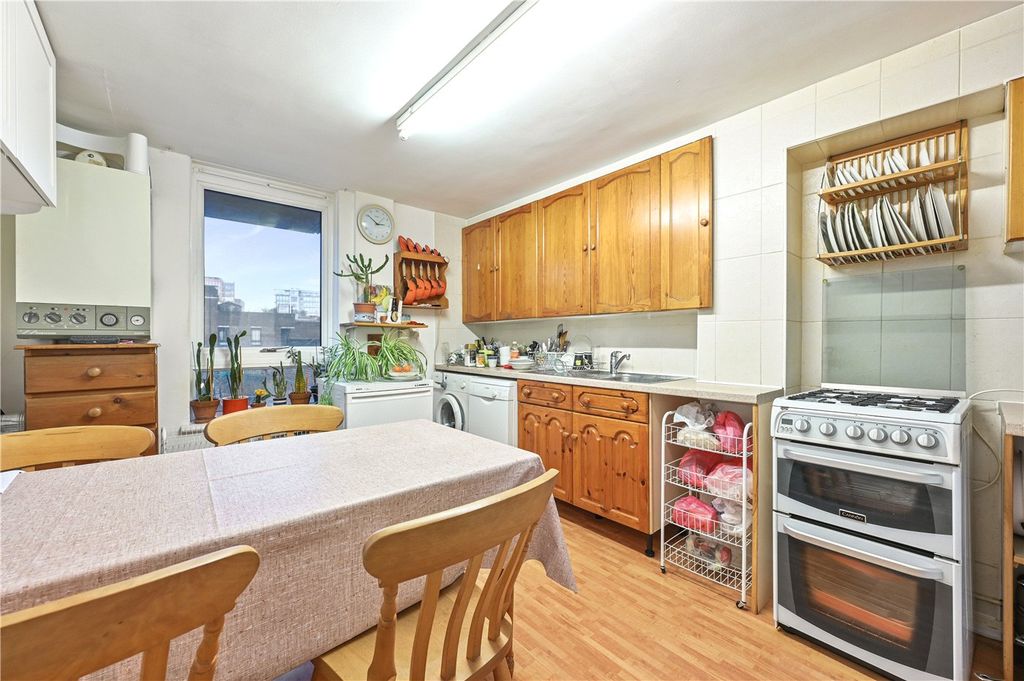 Property photo 3 of 7 Kitchen