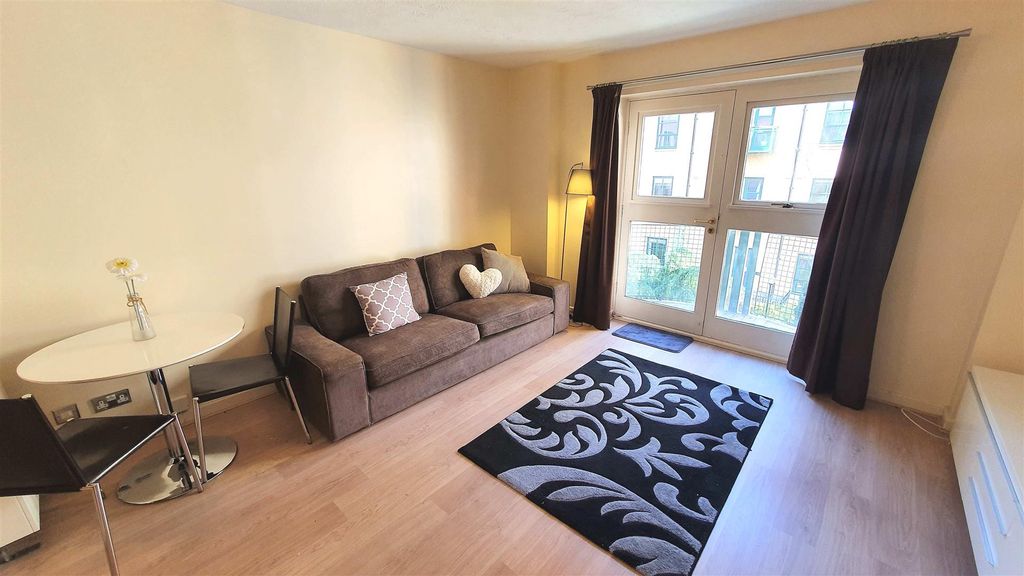 Property photo 2 of 31