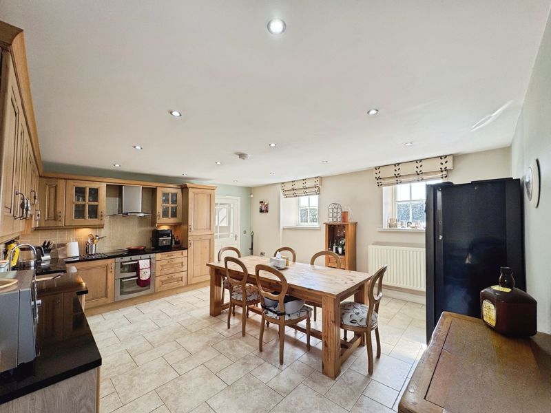 Property photo 2 of 16 Photo 11
