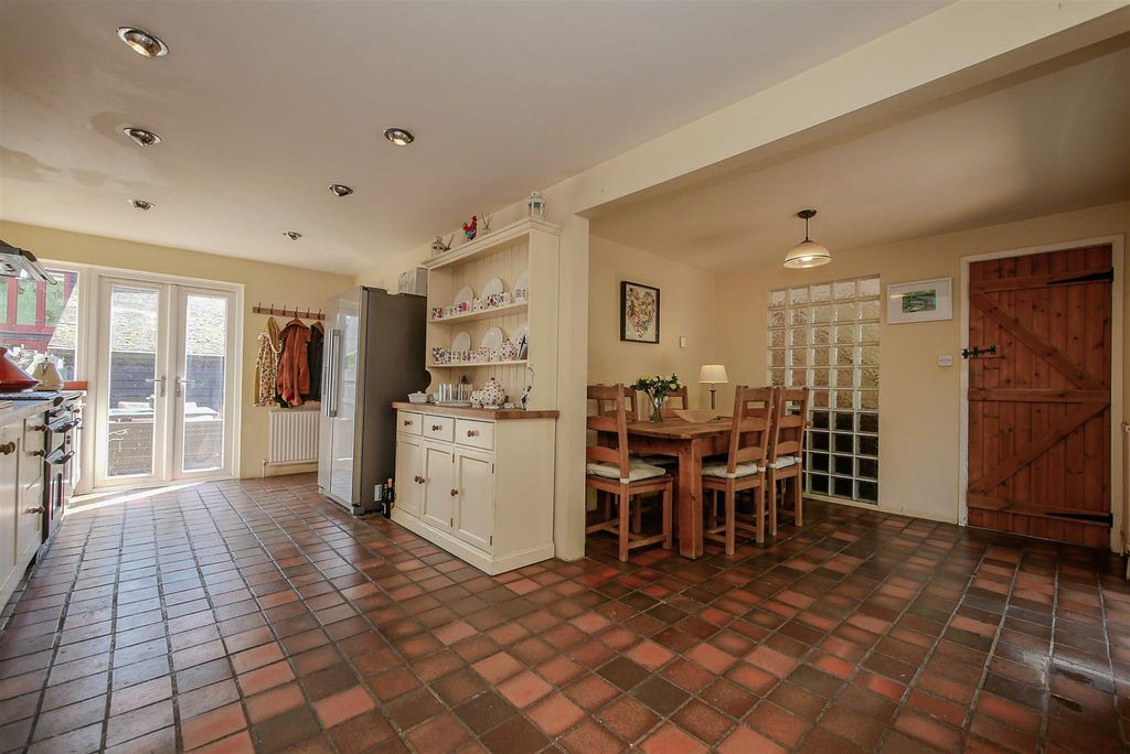 Property photo 3 of 23 Kitchen/Dining Room