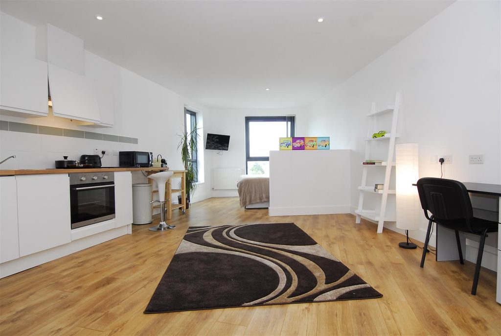 Property photo 1 of 5 Tamarstudiodressed008.Jpg