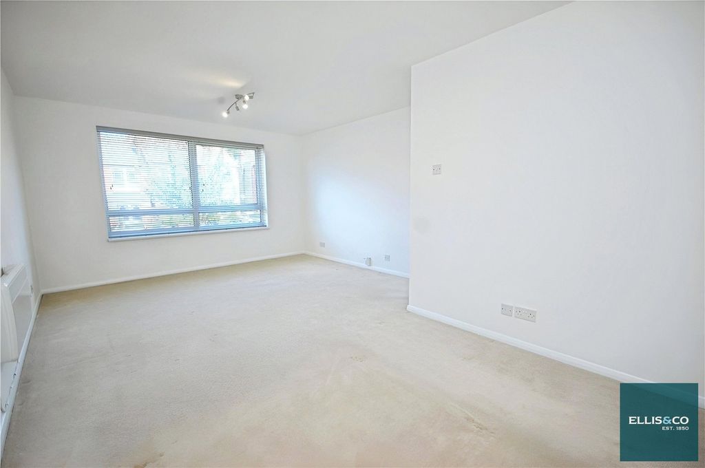 Property photo 1 of 8 Picture No. 23