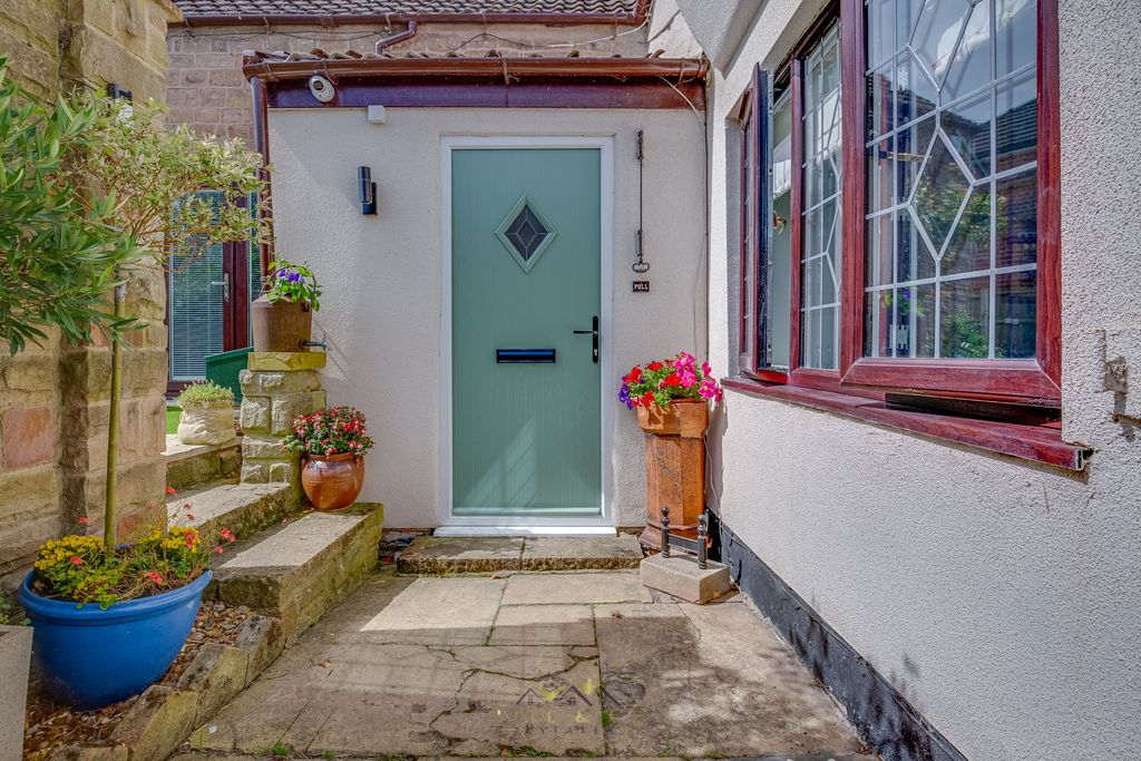 Property photo 2 of 46 Entrance Way 1.1