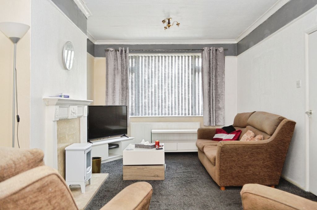 Property photo 2 of 10 Lounge