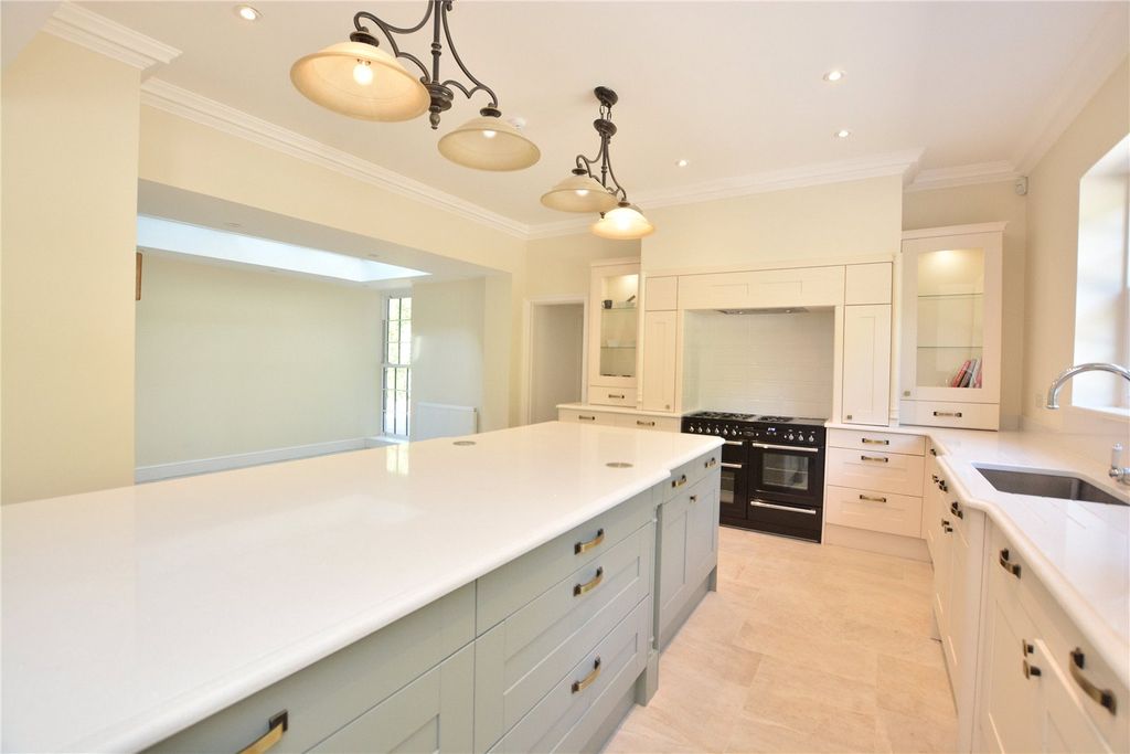 Property photo 3 of 20 Kitchen