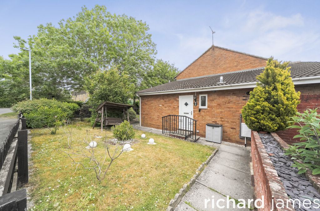Property photo 1 of 13 17Eeb7A4Ca2B4522Aed5F496200Dbf8B