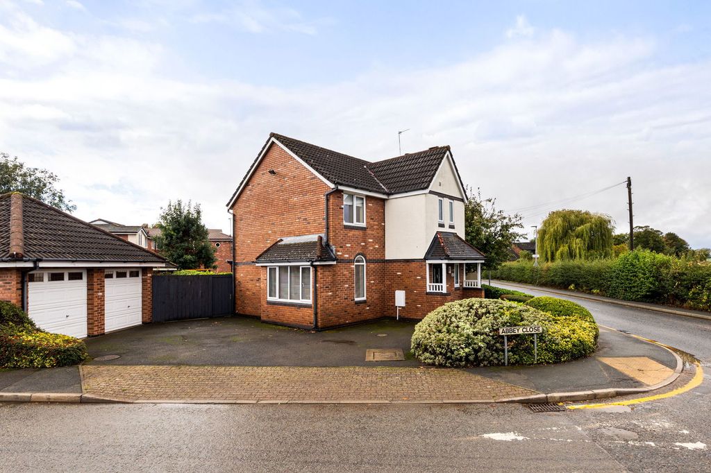 Property photo 2 of 31