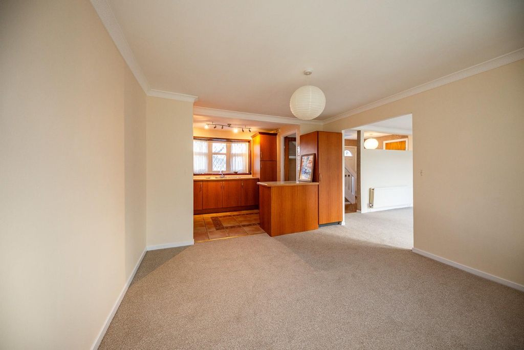 Property photo 3 of 16 Dining Area