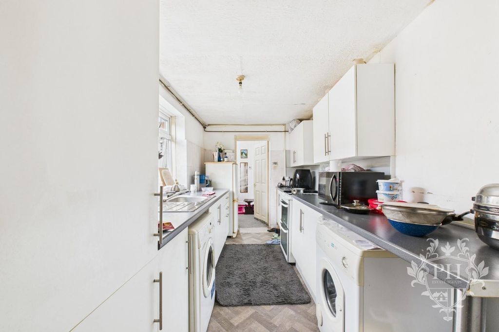 Property photo 3 of 8 32 Outram 3.Jpg