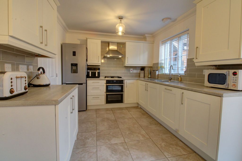 Property photo 2 of 17 Kitchen