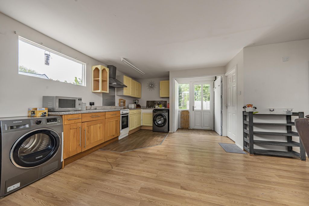 Property photo 3 of 15 Kitchen 1