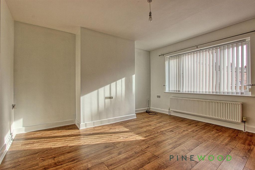 Property photo 2 of 11 Lounge