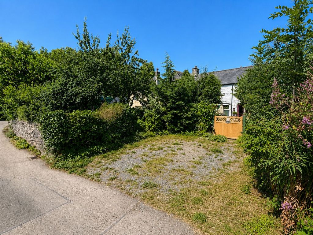 Property photo 2 of 20