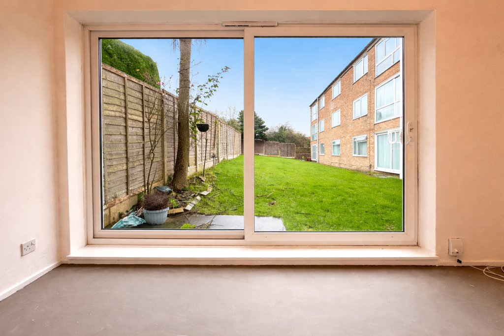 Property photo 2 of 11 Living Room