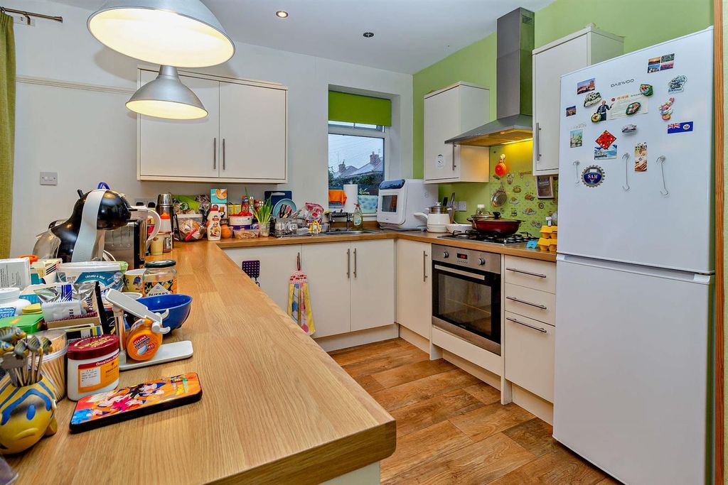 Property photo 2 of 17 Kitchen