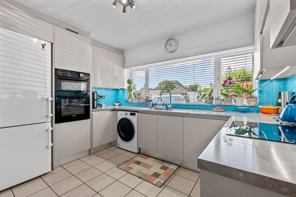 Property photo 2 of 34