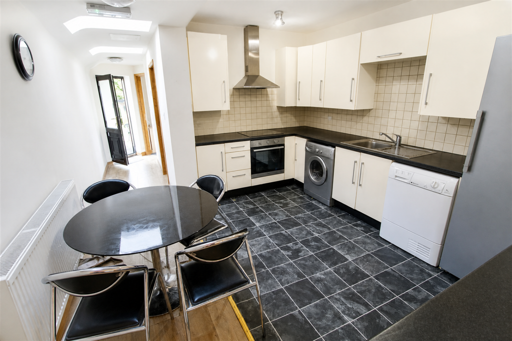Property photo 3 of 10 Approach