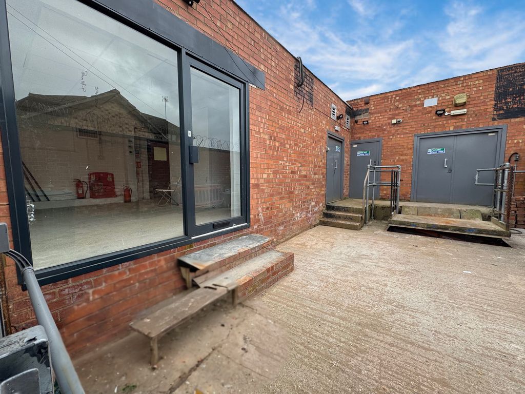 Property photo 1 of 5 D337B541-Bd49-4A45-Afa5-0DC6Ceef6993