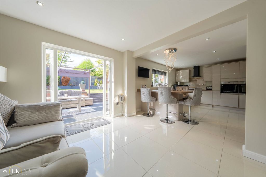 Property photo 2 of 33 Picture No. 24