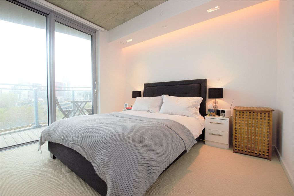 Property photo 1 of 7 Bedroom