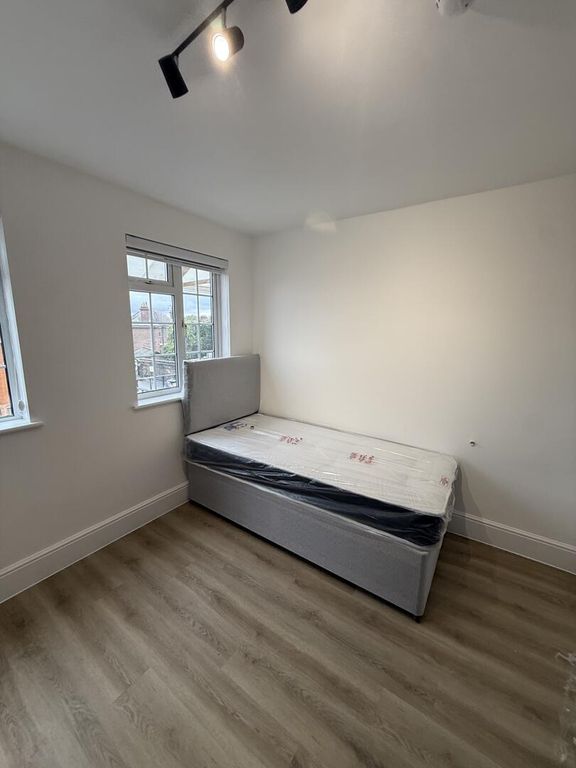 Property photo 2 of 7 Bedroom