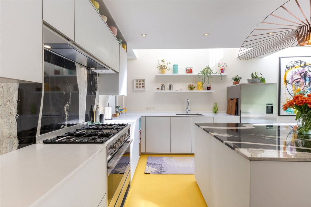 Property photo 3 of 15 Kitchen