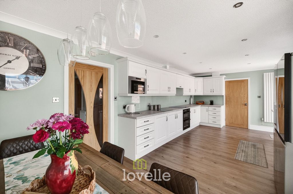 Property photo 2 of 39