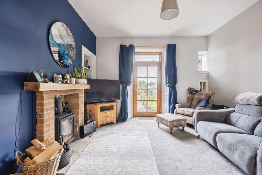 Property photo 3 of 20 Living Room