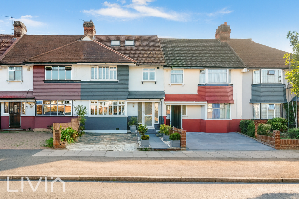 Property photo 3 of 17 Front