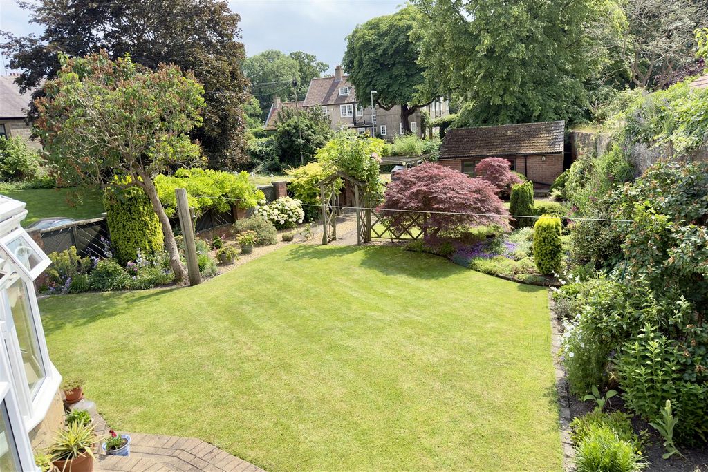 Property photo 3 of 32