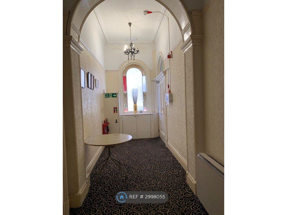 Property photo 2 of 14 Communal Hallway