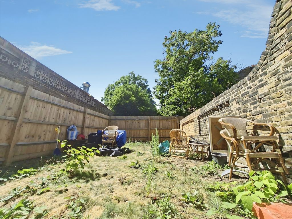 Property photo 3 of 11 Garden
