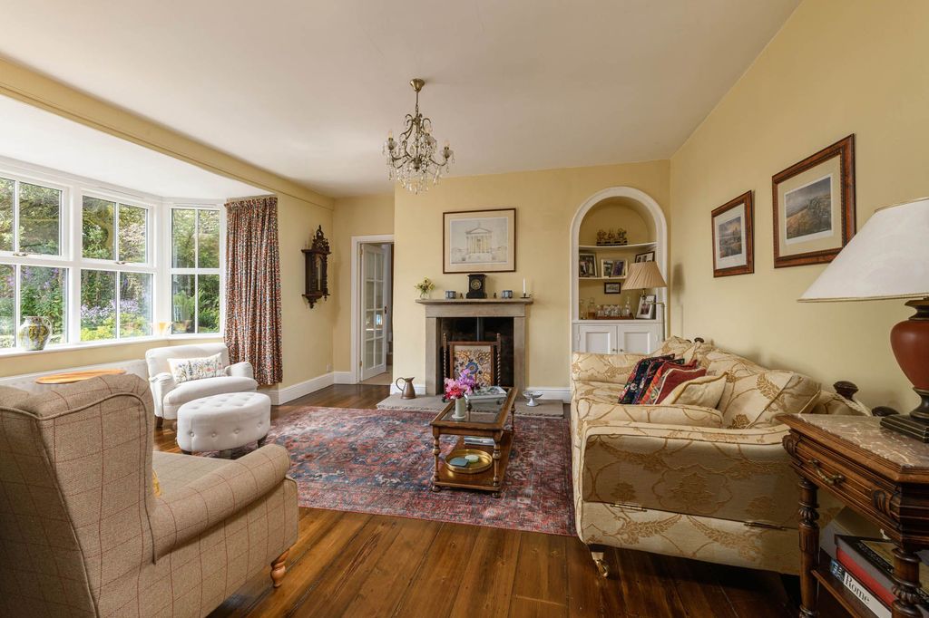 Property photo 2 of 36
