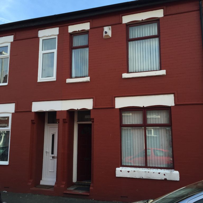 Property photo 1 of 12 Available 4 Bedroom HMO House In Denham Street, M13