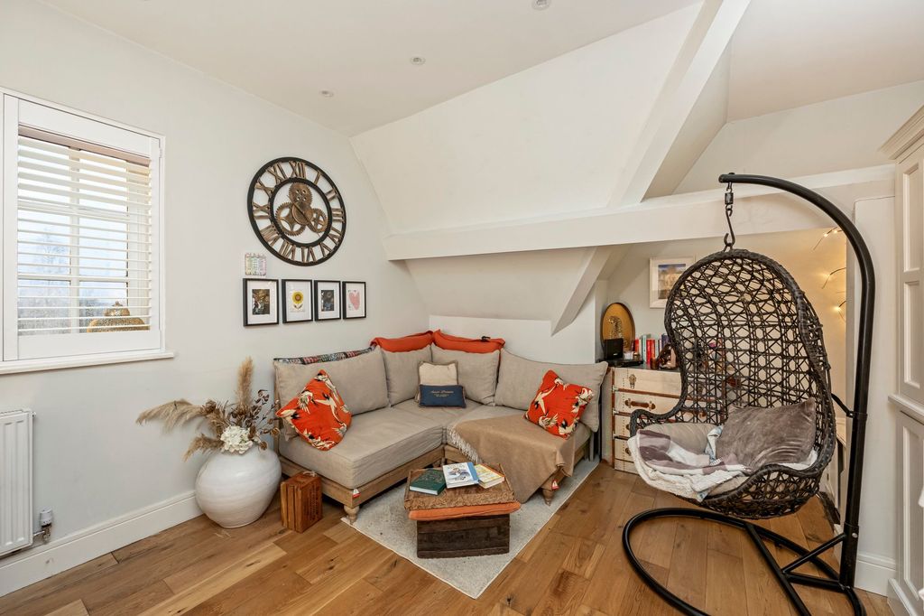 Additional image 7 of 3 bed flat for saleSyresham Gardens, The Priory Syresham Gardens RH16