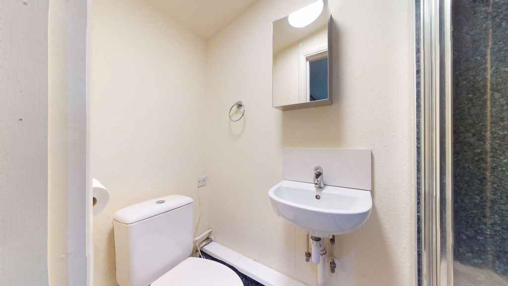 Property photo 3 of 9 Bathroom
