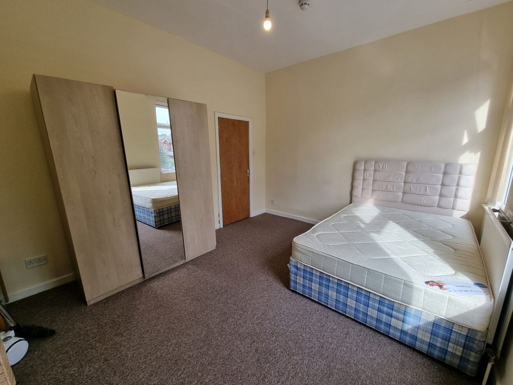 Property photo 1 of 8 Heald Place