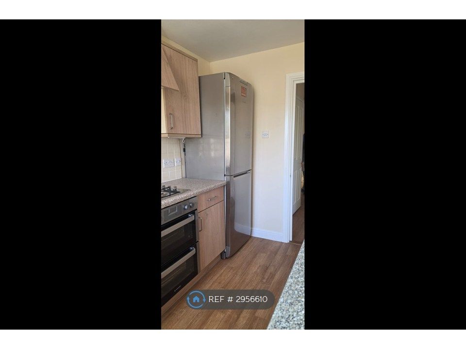 Property photo 3 of 8 Kitchen 2