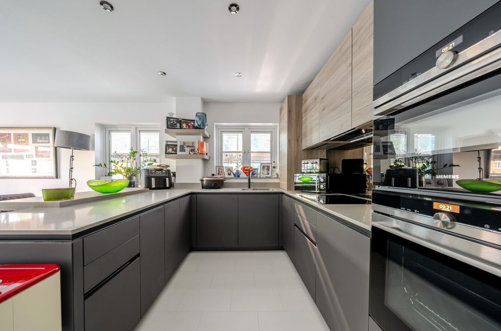 Property photo 3 of 15 1452865-7-69F31d1...