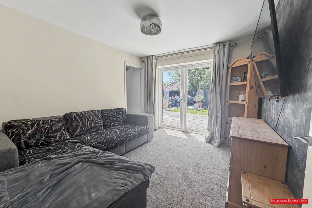 Property photo 3 of 27