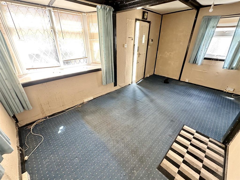 Property photo 2 of 10 Lounge
