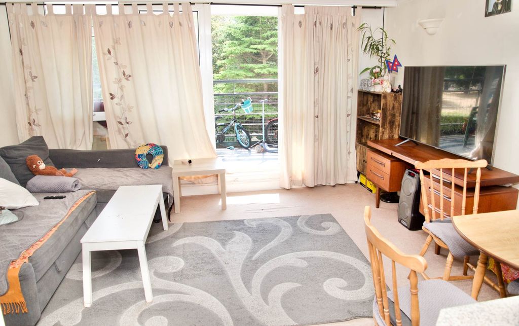 Property photo 2 of 11