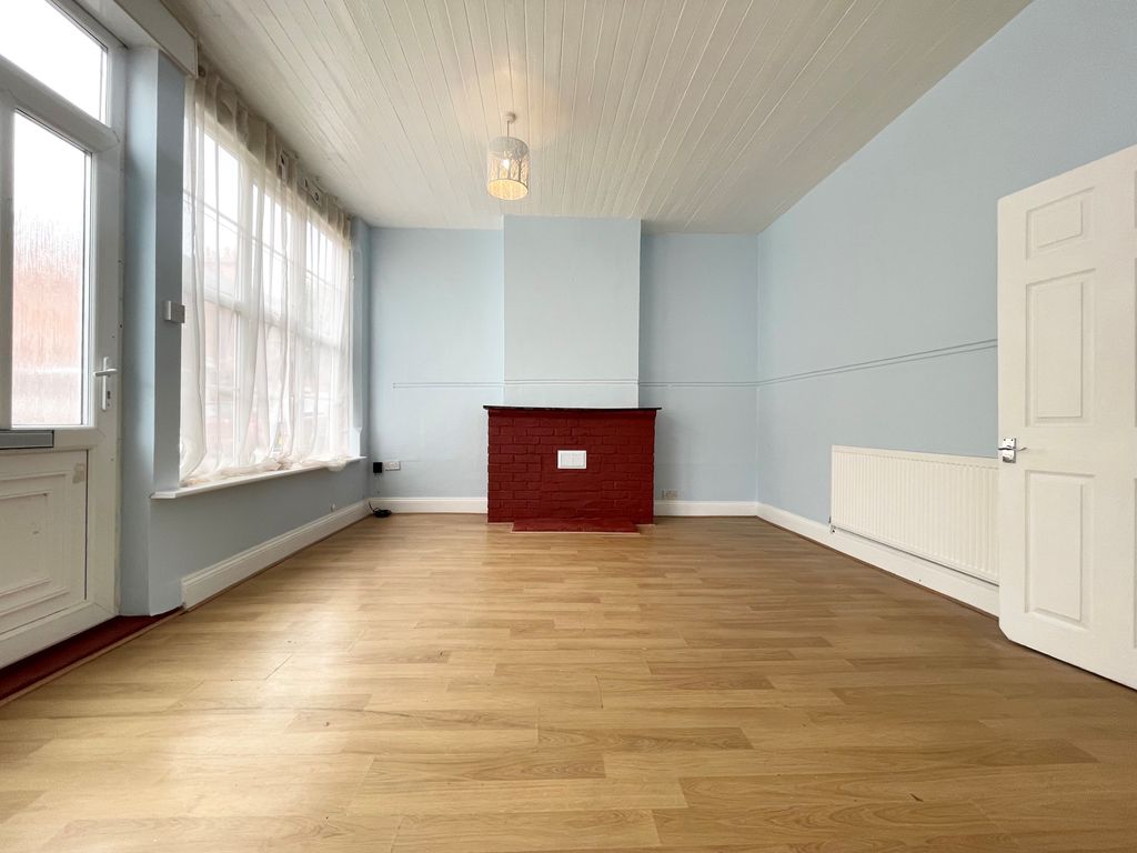 Property photo 2 of 10 2