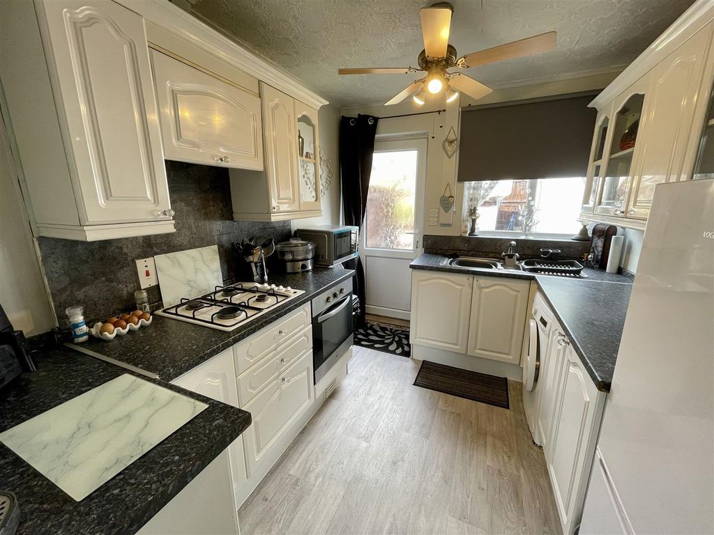 Property photo 2 of 13 Kitchen