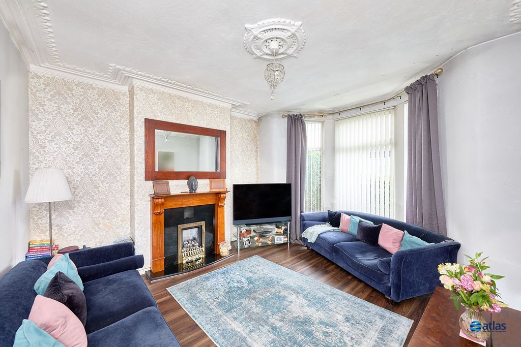 Property photo 2 of 14 Living Space