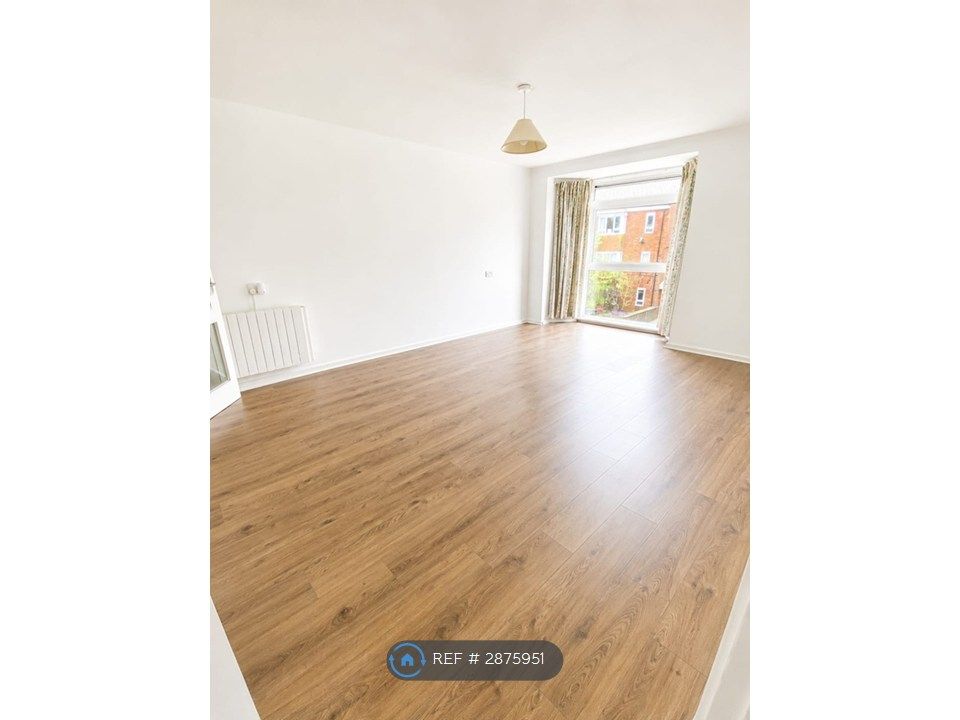 Property photo 1 of 14 Living Room