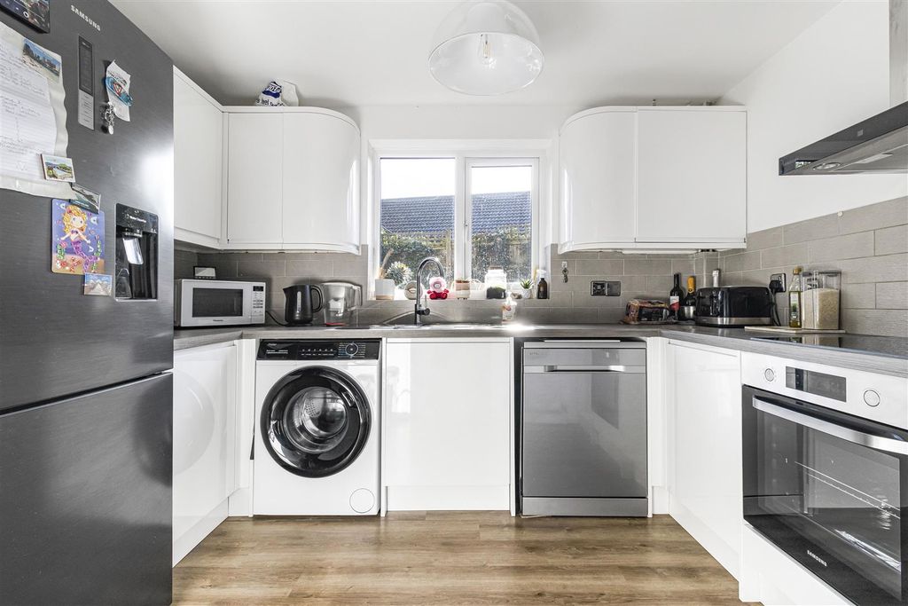 Property photo 2 of 17 15_74330.Jpg