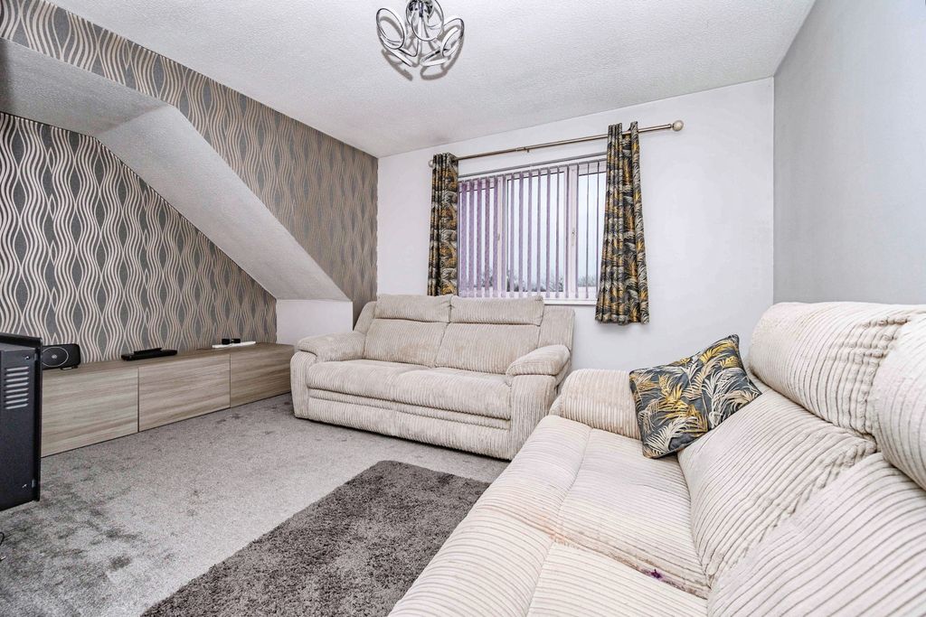 Property photo 2 of 10 Lounge